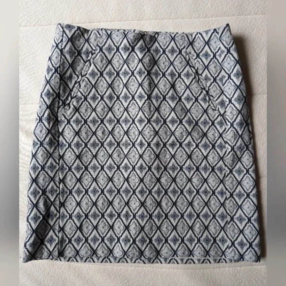 Ann Taylor LOFT Curvy Mini Skirt size 10 Navy Diamond Jacquard preppy coquette
